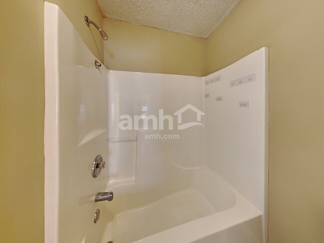 Building Photo - 447 The Gables Dr