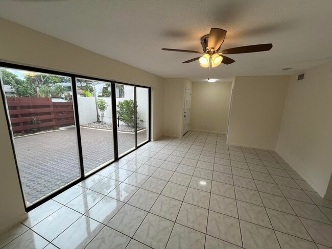 Building Photo - 3094 Bermwood Ln