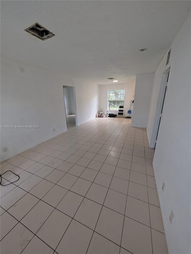 Building Photo - 720 NW 15th Terrace