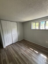 Building Photo - 211 Cherry Tree Dr