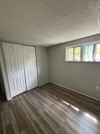 Building Photo - 211 Cherry Tree Dr