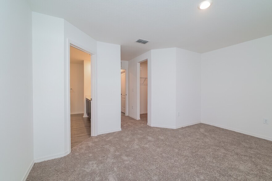 Building Photo - 1367 Swan Lake Cir