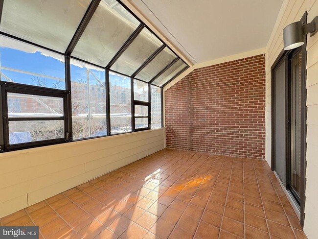 Building Photo - 1020 N Stafford St