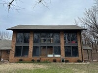 Building Photo - 4 bedroom house, Van Buren