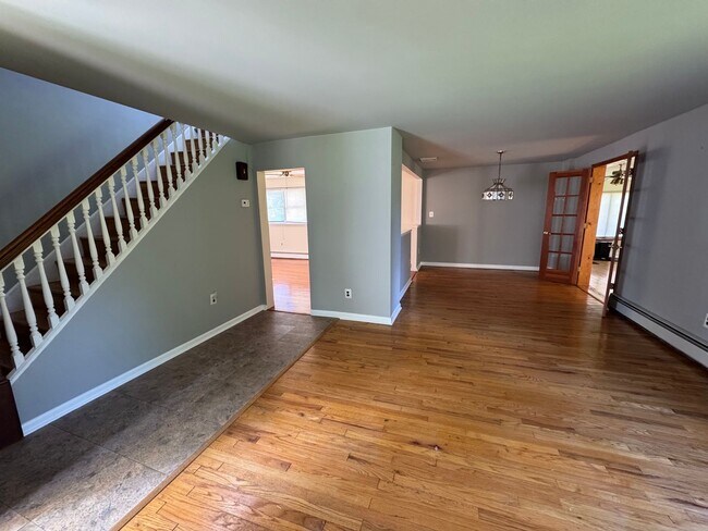 Building Photo - Lower Gywnedd 3 Bedroom 1.5 Bath Colonial in Penllyn Pa $2,750/month