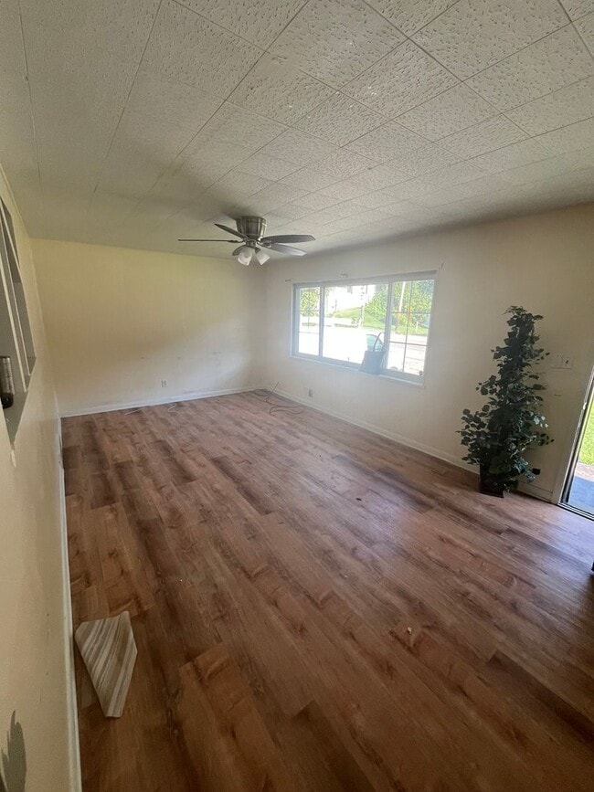 Building Photo - Three Bed, 2 Bath in Cincinnati!