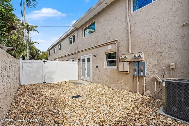 Building Photo - 1280 Jimmy Buffett Mem Hwy