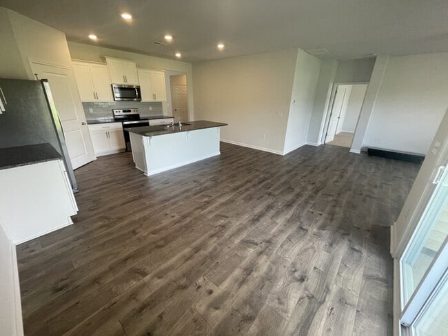 Building Photo - 908 Sea Holly Dr