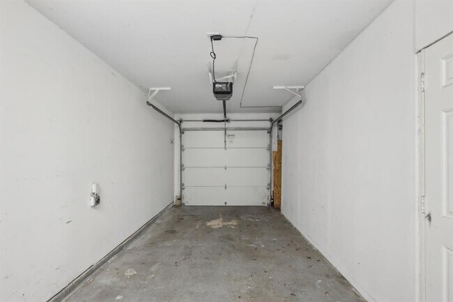 Building Photo - 3212 Wavecrest St