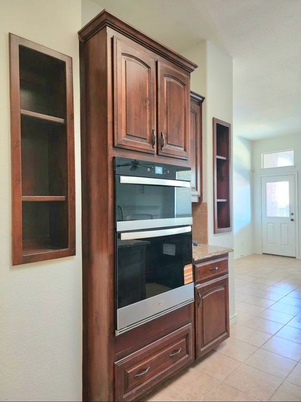 Building Photo - 2401 Silverthorn Ct