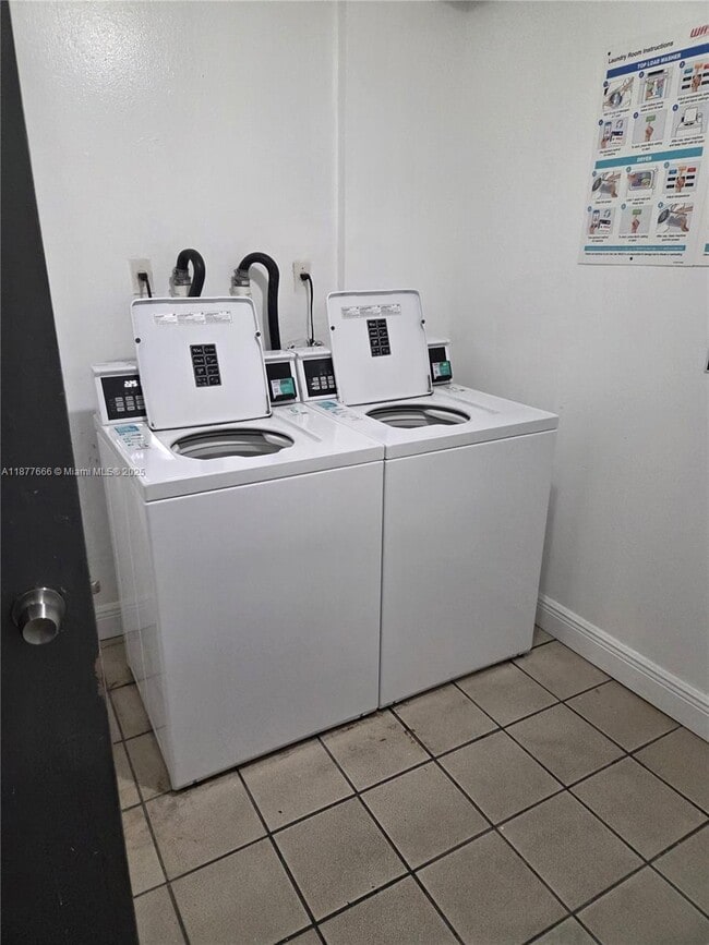 Building Photo - 9320 Fontainebleau Blvd