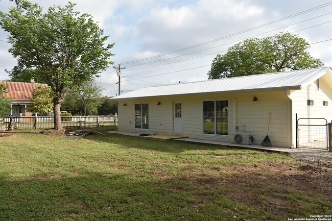 Building Photo - 415 10th St