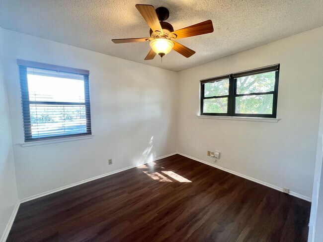 Building Photo - 9100 Tourney St