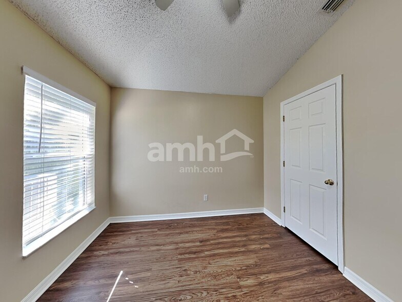 Building Photo - 875 Sedgewood Cir