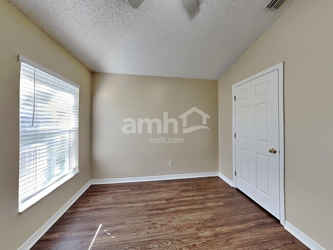 Building Photo - 875 Sedgewood Cir