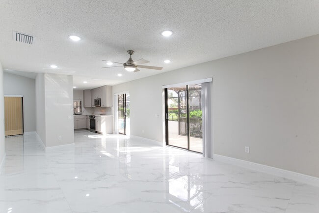 Building Photo - 6349 Oak Meadow Bend