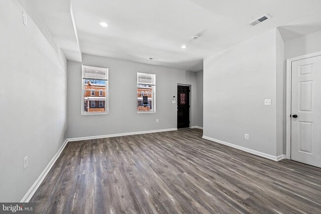 Building Photo - 4206 Ivanhoe Ave