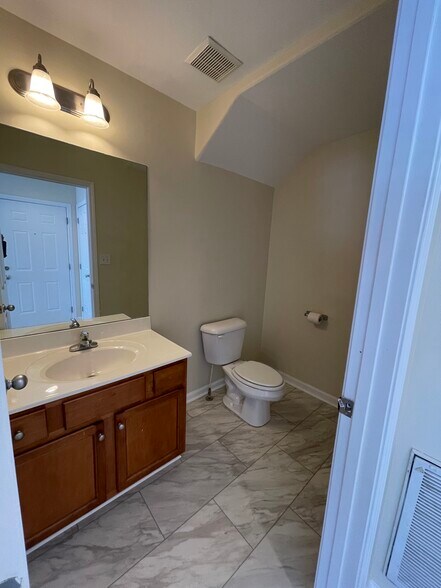 Building Photo - 857 Malabu Dr