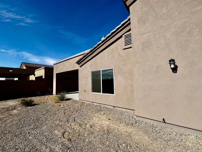 Building Photo - Very Clean Newer Mohave Valley Home