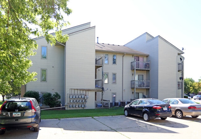 Building Photo - SELLING ON 9/4/2026 Maple Apartments