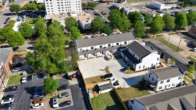 Building Photo - 2211 Paul W Bryant Dr