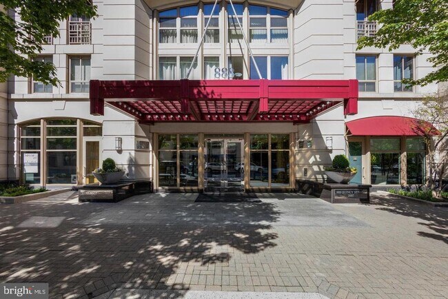 Building Photo - 888 N Quincy St