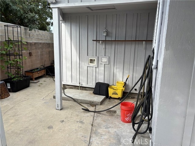 Building Photo - 130 E Sycamore Ave