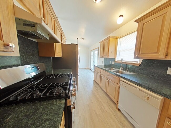 Building Photo - 6837 NW Willow Springs Dr
