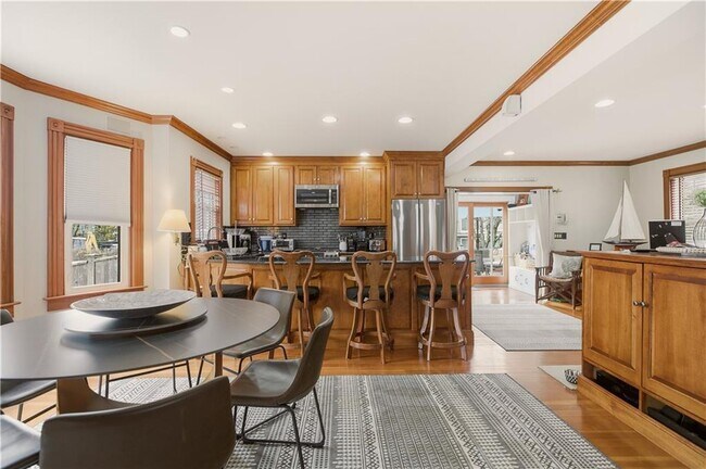 Building Photo - 23 Clinton St