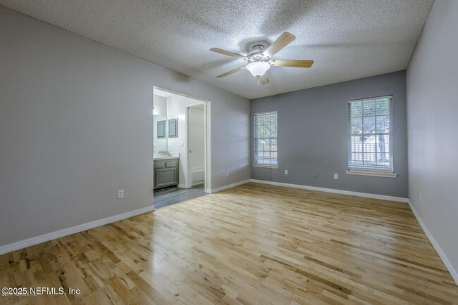 Building Photo - 4570 Blue Stream Ln N