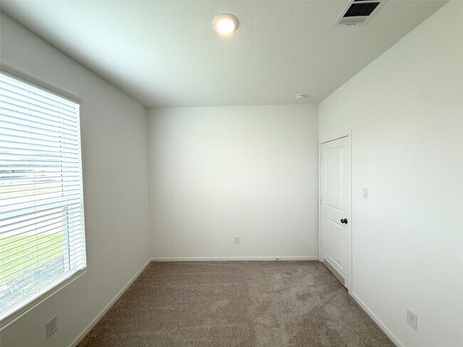 Building Photo - 423 Amy St