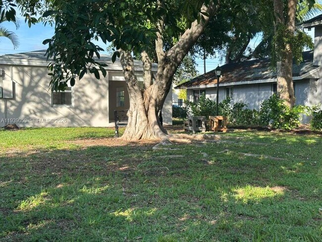 Building Photo - 404 SE 14th St