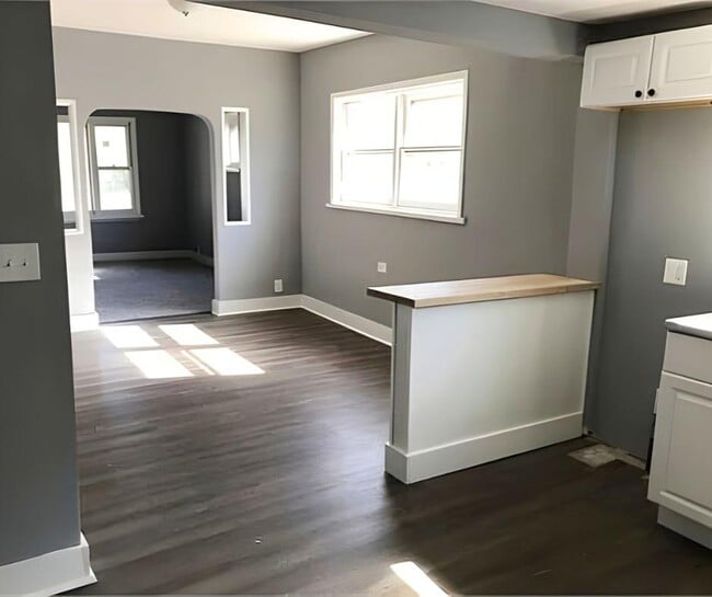 Building Photo - 9918 Sandusky Ave