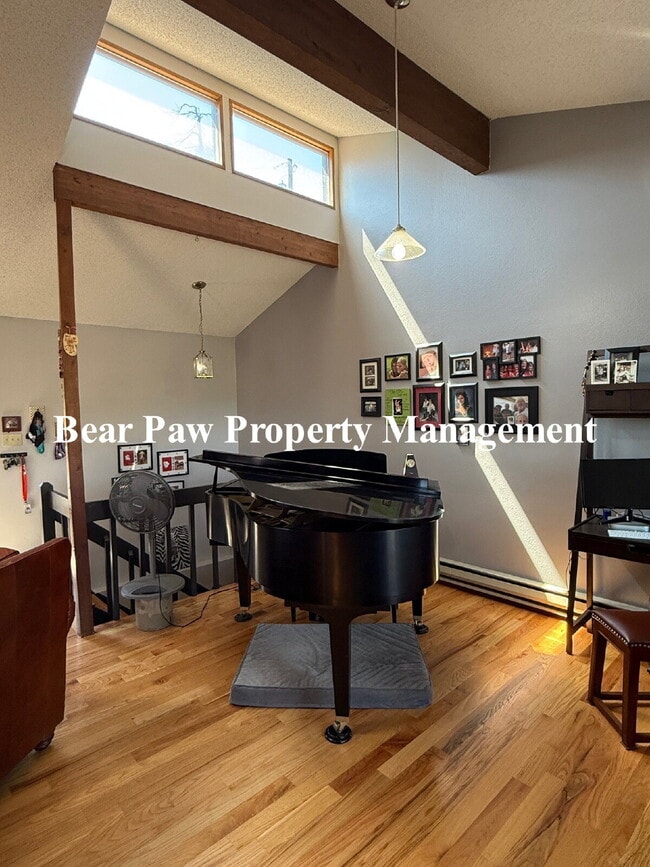 Building Photo - Cute duplex in Evergreen!!