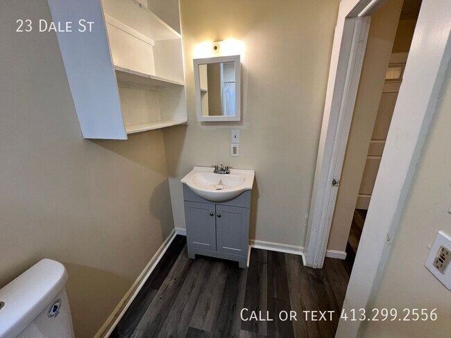 Building Photo - 23 Dale St