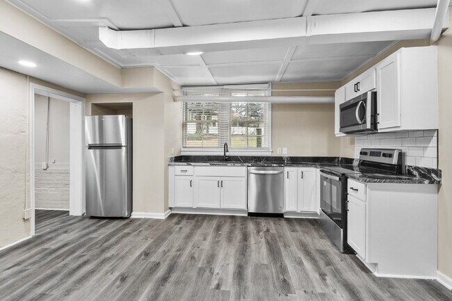 Building Photo - "Charming Historic 2-Bed Oasis in Durham –...