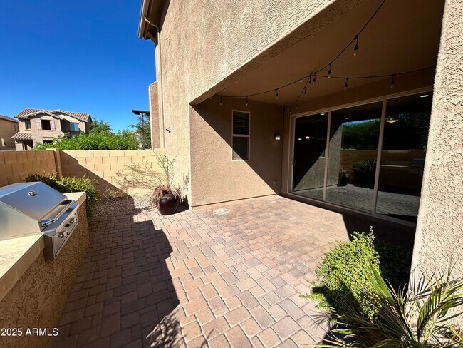 Building Photo - 9123 W Meadow Dr