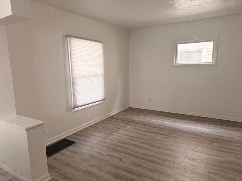 Building Photo - 524 Blaine Ave