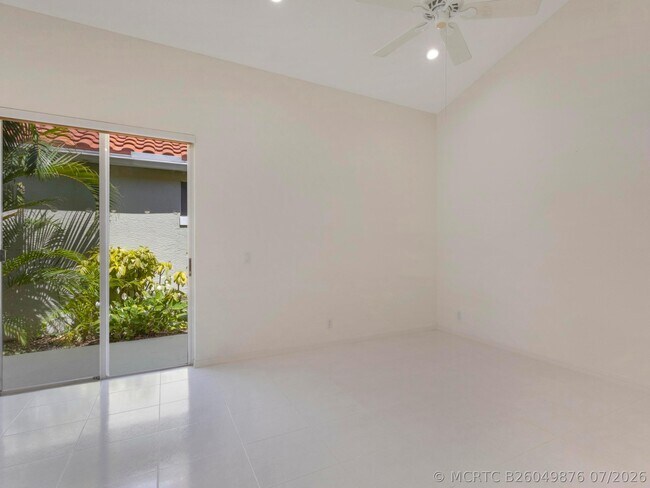 Building Photo - 5279 Brookview Dr