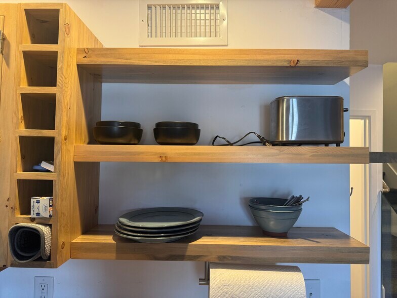 Building Photo - 342 S Mount Vernon Ave