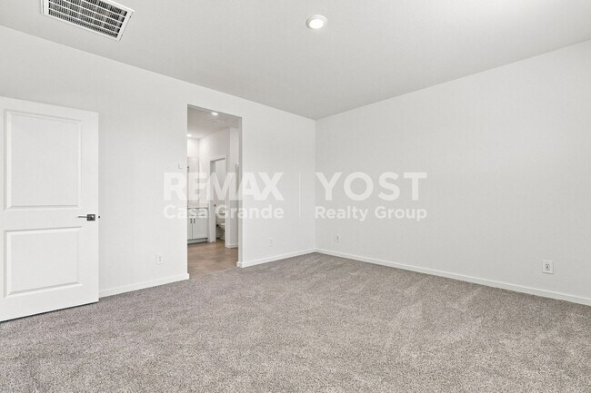 Building Photo - 2689 E Santa Ynez Dr
