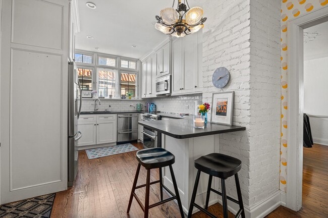 Building Photo - 2835 N Lake Dr