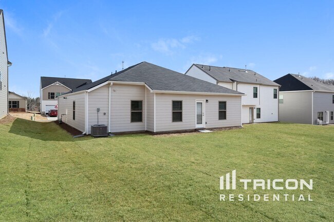 Building Photo - 927 Equine Dr