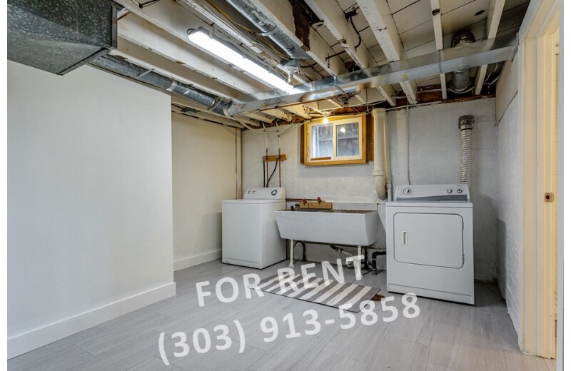 Building Photo - 2252 Glencoe St