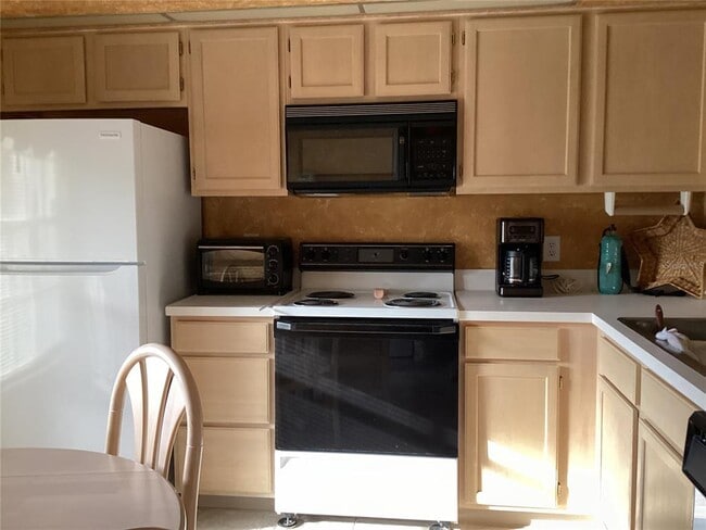 Building Photo - 13931 Timberland Dr