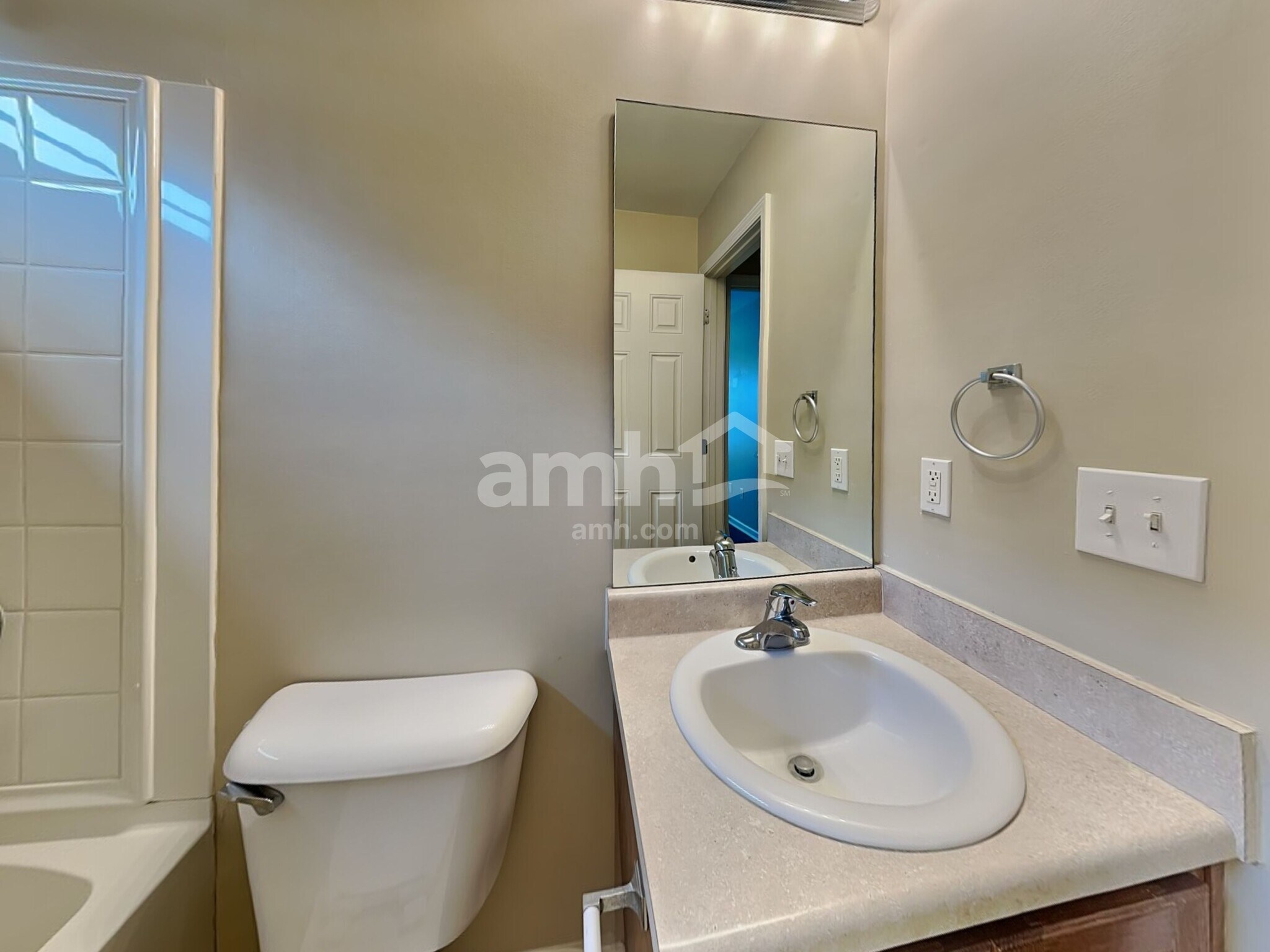 Building Photo - 75 Summer Hill Way