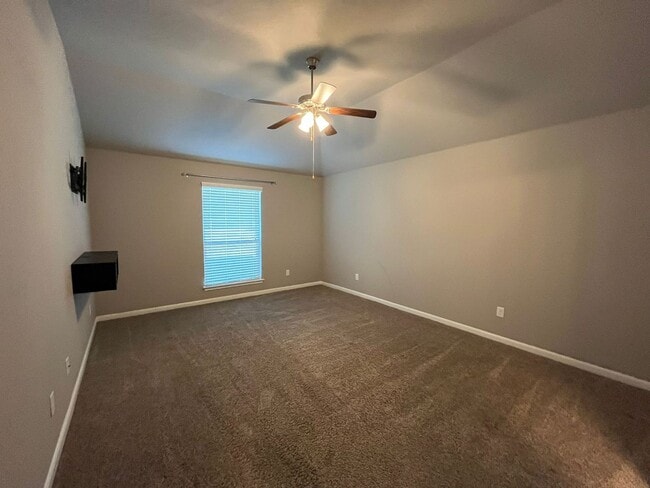 Building Photo - Beautiful 3 bed/2 bath home in great location