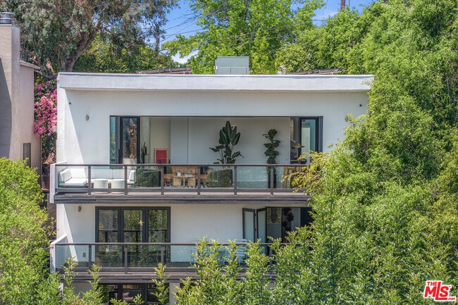 Building Photo - 2300 Ronda Vista Dr