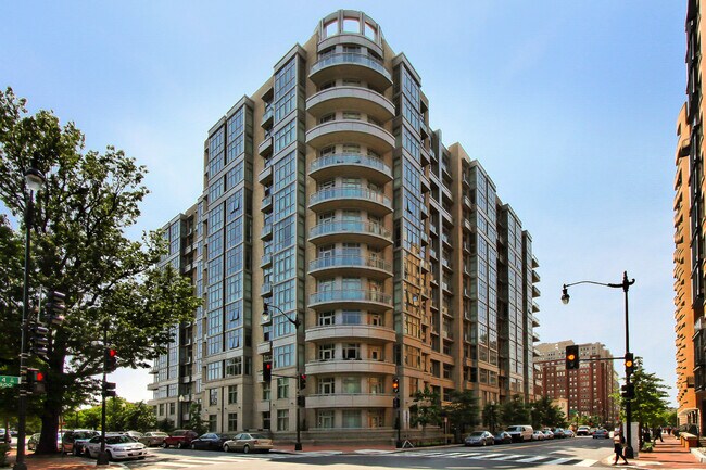 Building Photo - 811 4th St NW