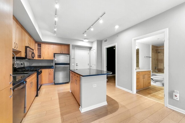 Building Photo - 440 L St NW